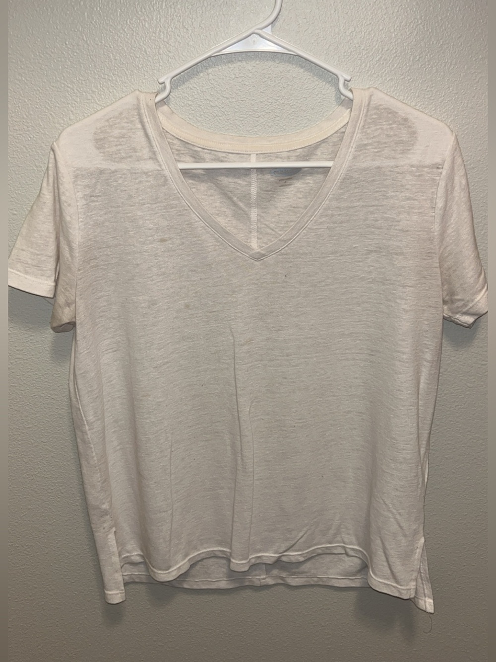 Old Navy White V-Neck Short Sleeve Tee